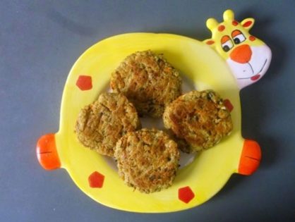 Pieczone placuszki z kaszy jaglanej z warzywami