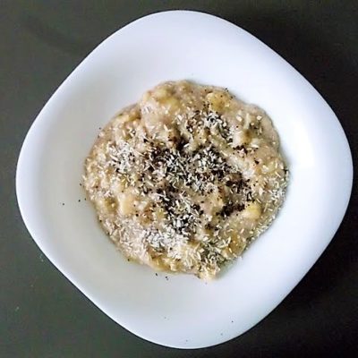 Cynamonowa owsianka z bananem i kakao